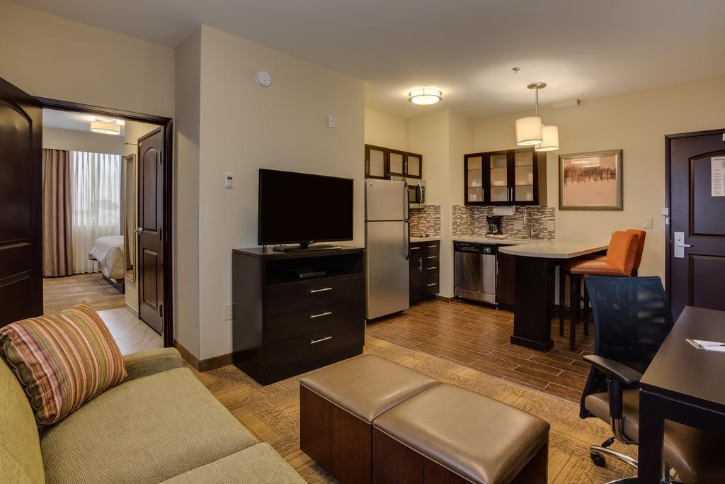 Staybridge Suites Dearborn By Ihg Exterior foto
